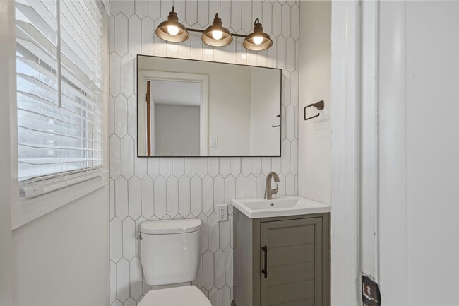 Building Photo - 101 Heather Ln