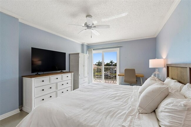 Building Photo - 719 Pinellas Bayway S