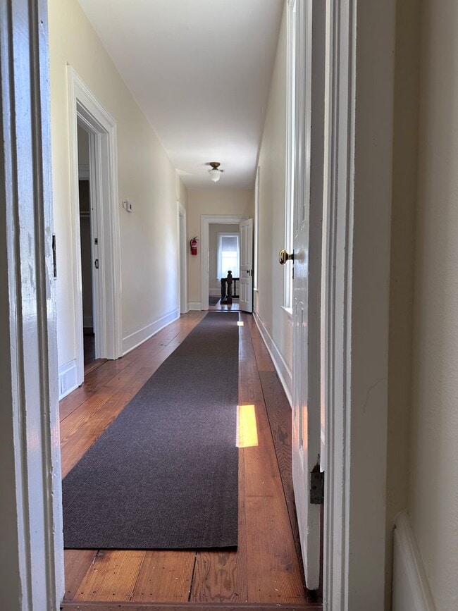 Building Photo - Stunning 1890 Eastlake Victorian | 5 Bedrooms | 2 Bathrooms | Flex Spaces | Steps from Old Town E...