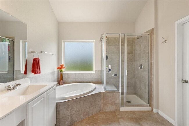 Building Photo - 601 Flag Ln