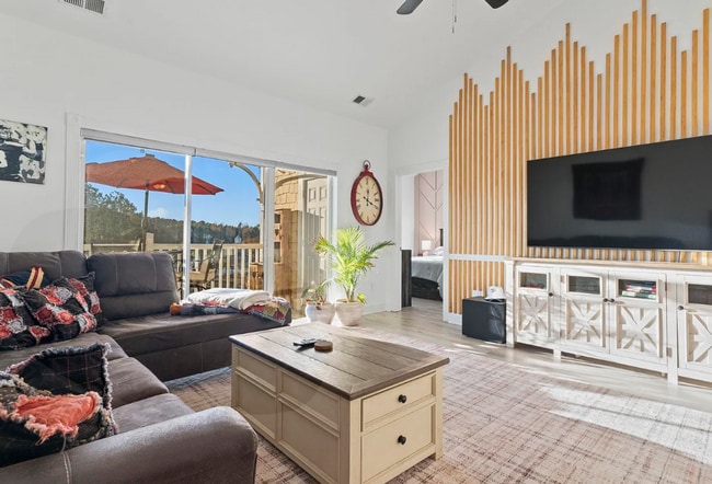 Building Photo - Stunning Top-Floor 2-Bedroom Retreat with ...