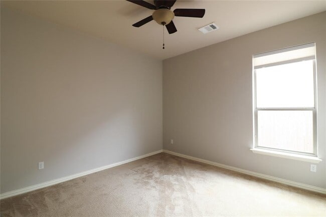 Building Photo - 528 Loma Cedro Bend