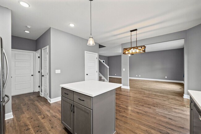 Building Photo - Pet Friendly Four Bedroom!