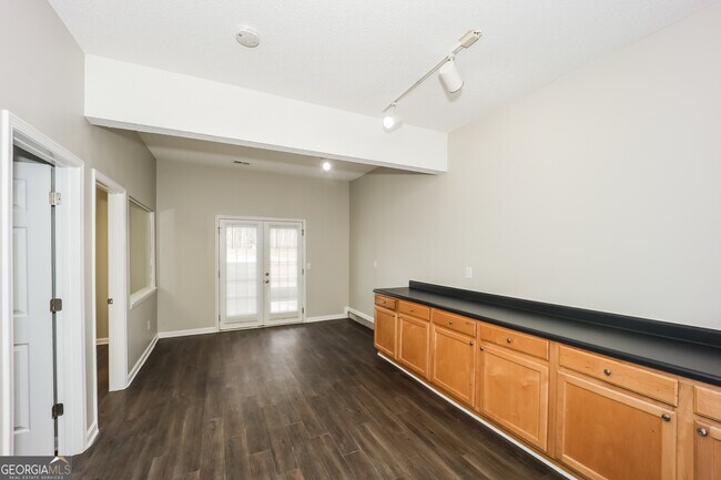 Building Photo - 7030 Mahogany Dr