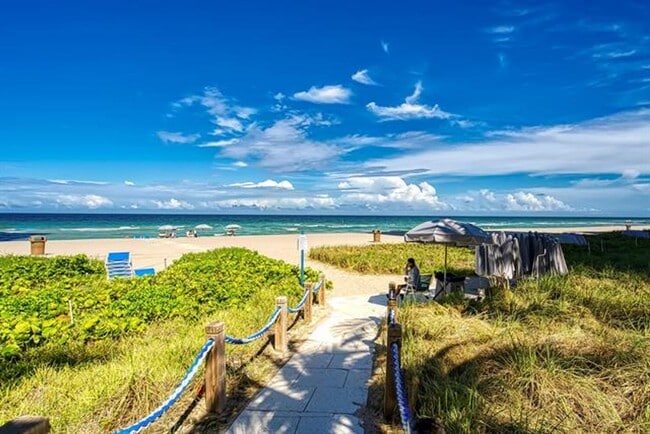 Building Photo - 18911 Collins Ave