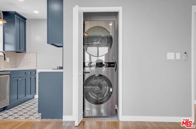 Building Photo - 2517 Curtis Ave