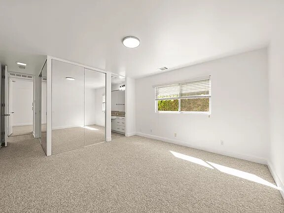 Building Photo - 4174 Del Mar Ave