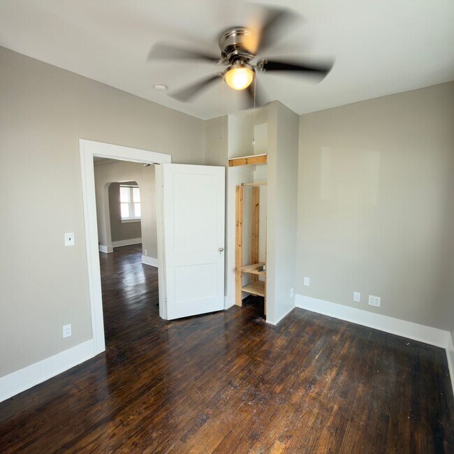 Building Photo - Charming 3 bedroom home with laundry included!