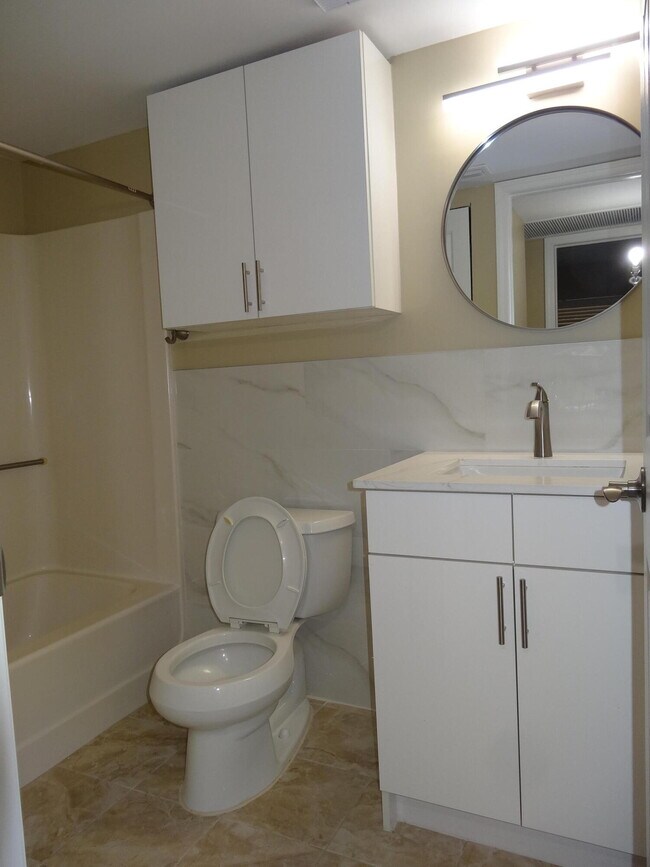 Building Photo - 7091 Golf Colony Ct