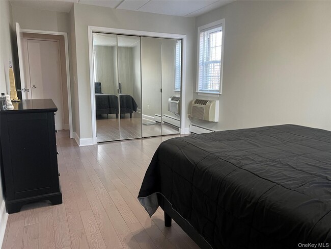 Building Photo - 4 Consulate Dr