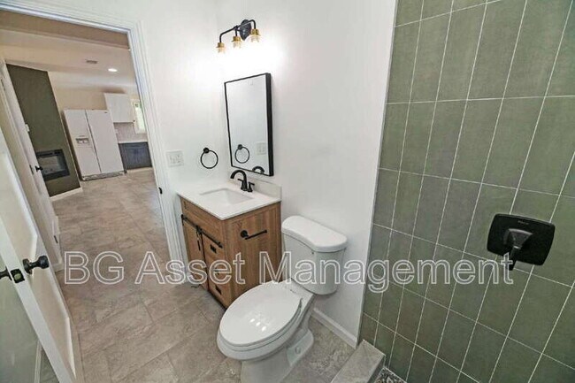 Building Photo - 2807 Sabral Cir