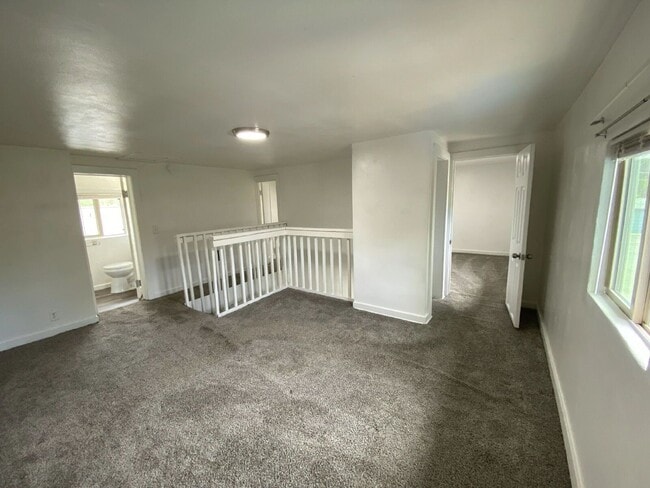 Building Photo - 452 Alder St