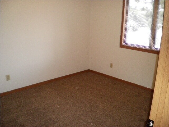 Building Photo - 855 Highview Dr