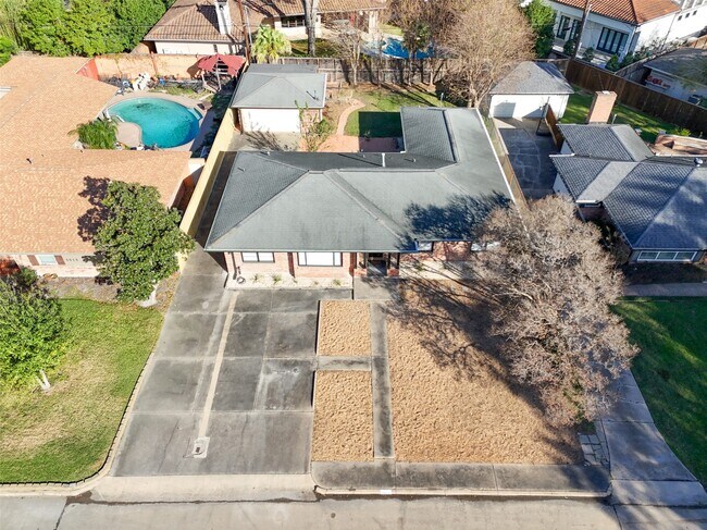 Building Photo - 4614 Merwin St