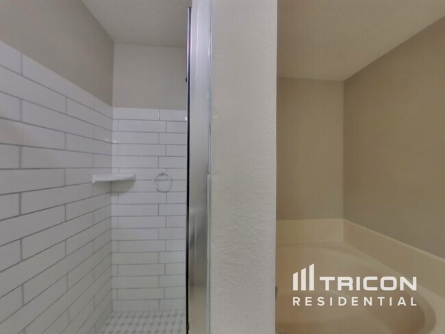 Building Photo - 2435 Burns Dr