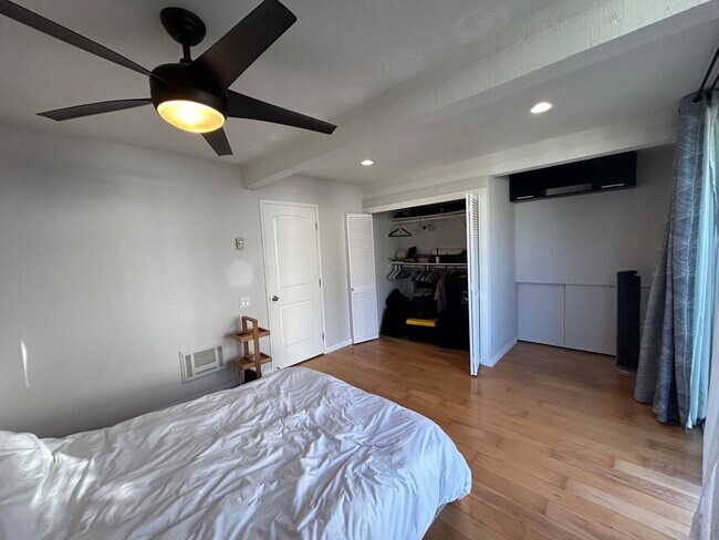 Building Photo - Luxurious Carlsbad Townhome with Ocean Views