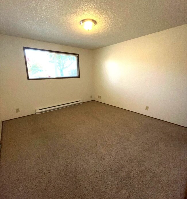 Building Photo - Rent Special!! 2-bedroom Single Level Apartment