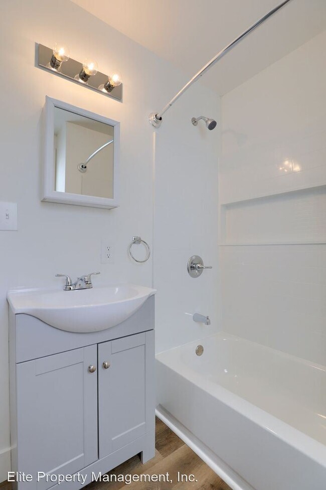 Building Photo - 4 br, 1 bath House - 588 W Princess Street