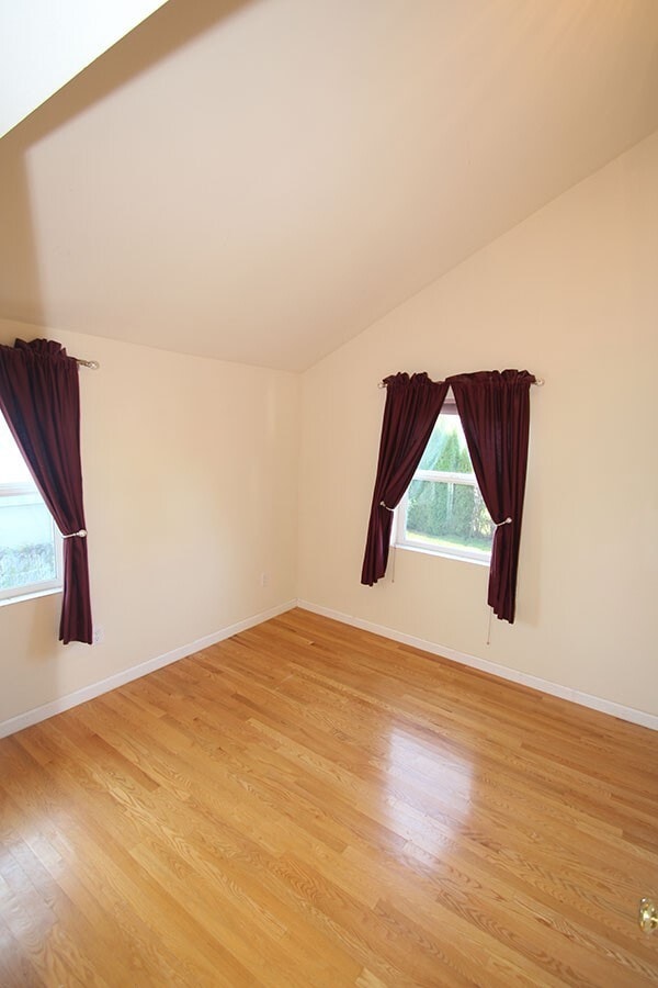 Building Photo - UPDATED & WELL MAINTAINED 3 BED, 2 BATH SE...