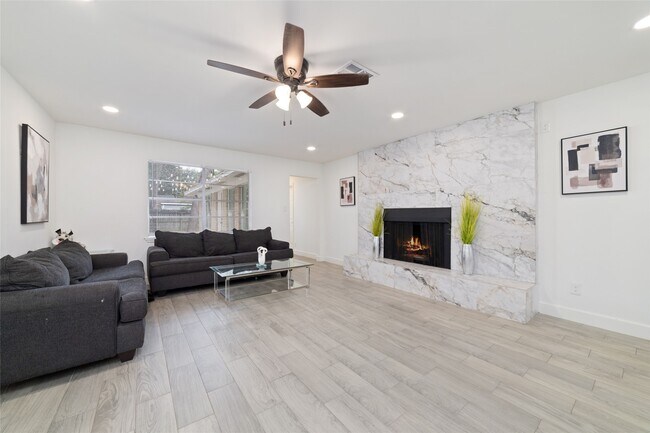 Building Photo - 25402 Hickory Valley Ln