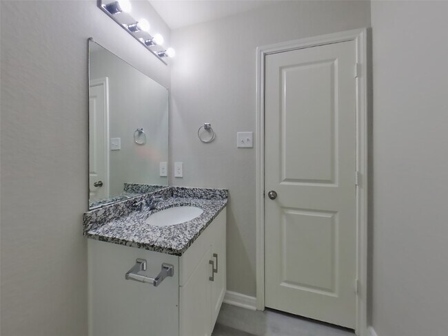 Building Photo - 15673 Briar Frst Dr