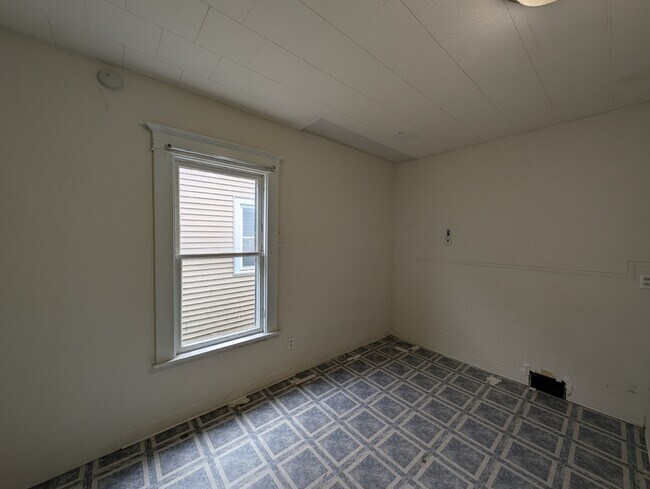 Building Photo - 145 Merrimac St