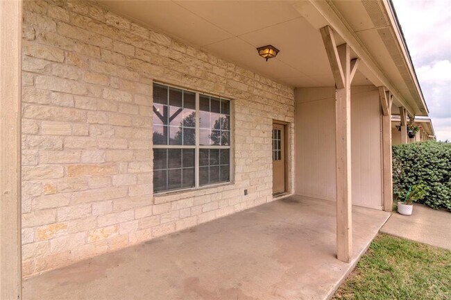 Building Photo - 126 Sandstone Dr