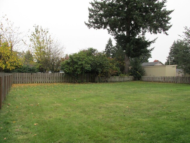 Building Photo - 3 Bedroom House in Burlington