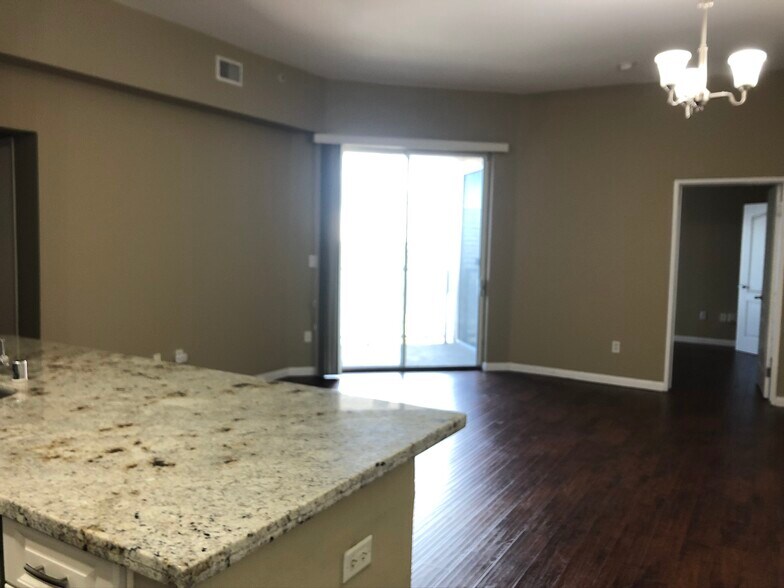 Building Photo - 388 E Ocean Blvd