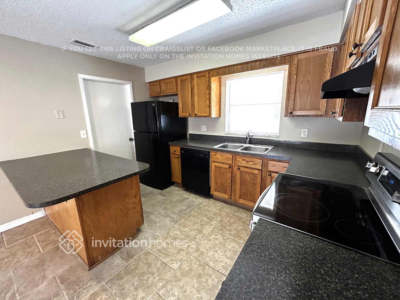 Building Photo - 2615 Roxie Ave