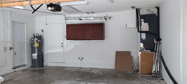 Building Photo - 659 Verona Pl