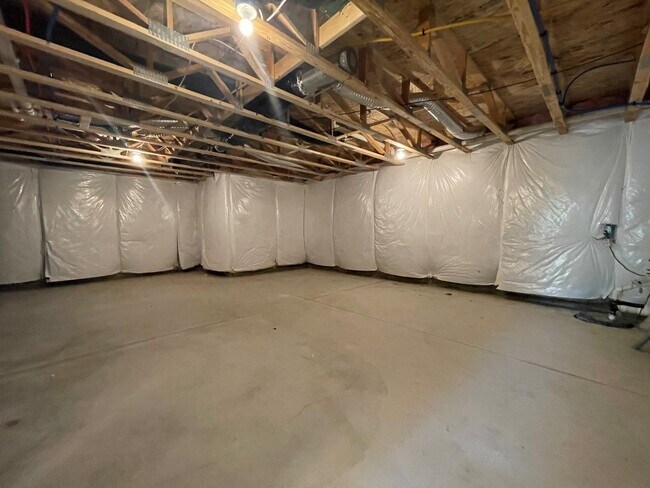 Building Photo - Large Home in Bellevue for Rent!