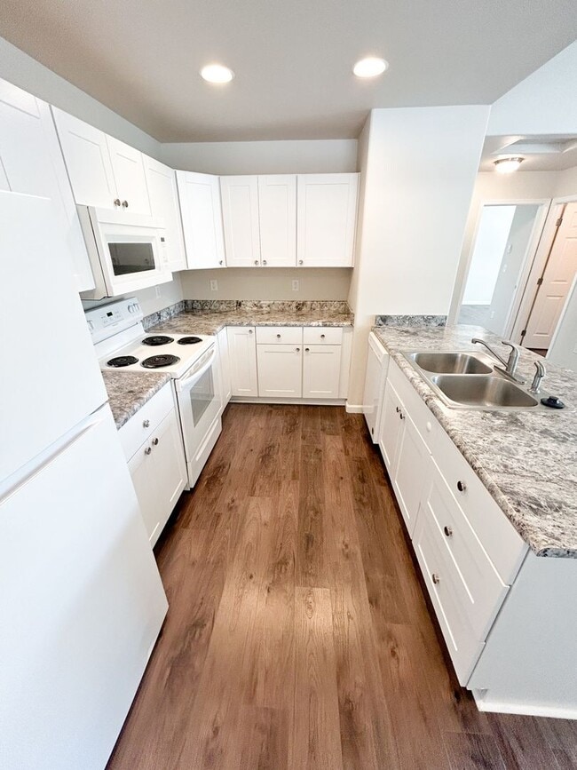 Building Photo - 3513 Chelsea St