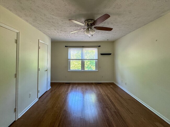 Building Photo - 6875 Baystone Rd