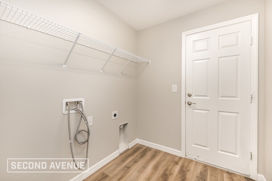 Building Photo - 494 Hoffer St