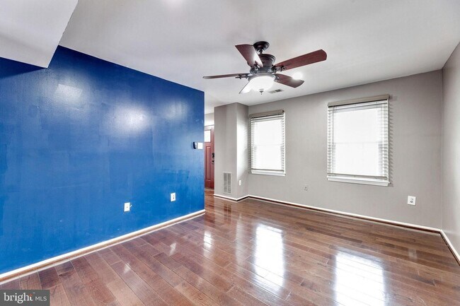 Building Photo - 18 Chantilly Ct