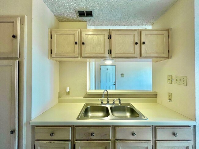 Building Photo - 201 Martingale