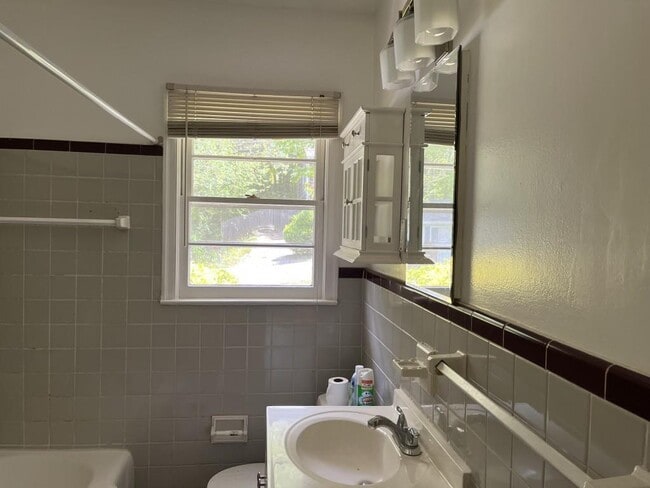 Building Photo - 549 Alpine Way