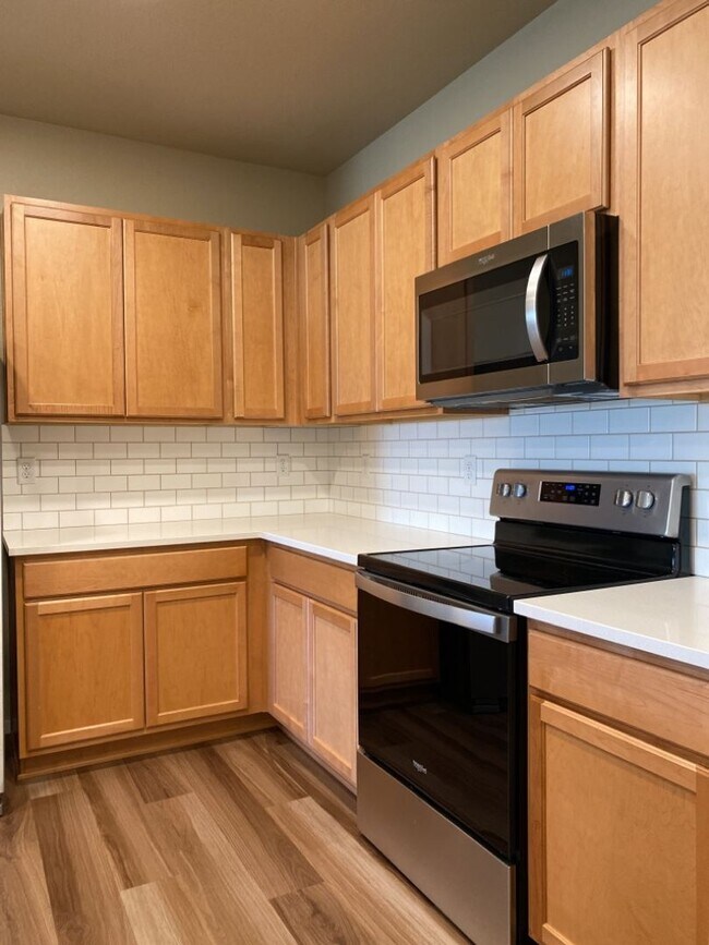 Building Photo - $300 Off 1st Month if Lease Starts by 5/1!