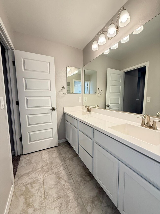 Building Photo - 14220 W Buckskin Trl