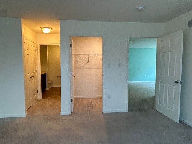 Building Photo - 106 Sirius Dr