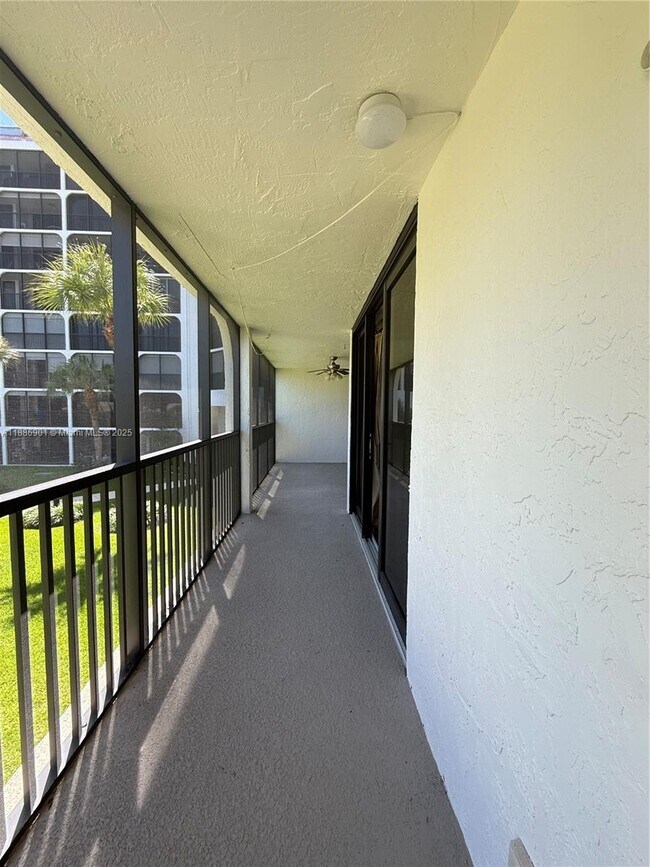 Building Photo - 1627 Riverview Rd