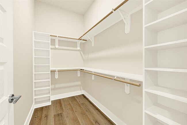 Building Photo - 704 Savonna