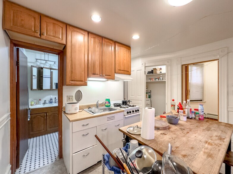 Building Photo - 2857 W Shakespeare Ave