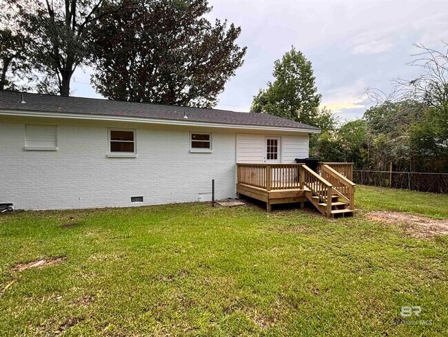 Building Photo - 23136 Oak St