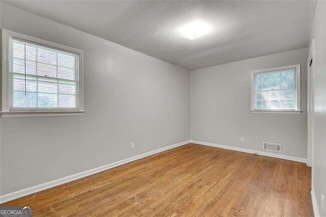 Building Photo - 799 Marstevan Dr NE