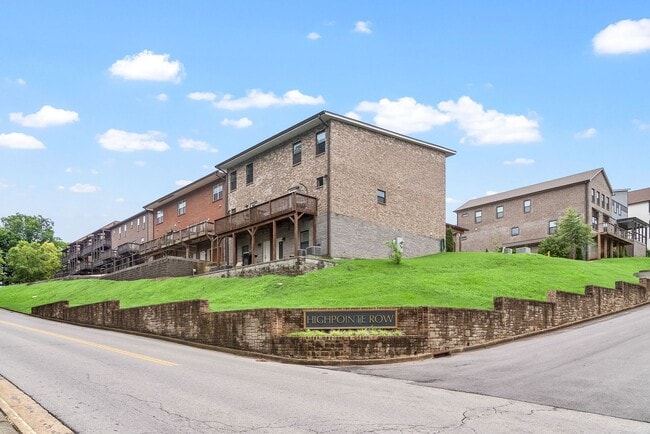 Building Photo - Large 3 Bedroom 3 1/2 Bath Condo For Rent ...