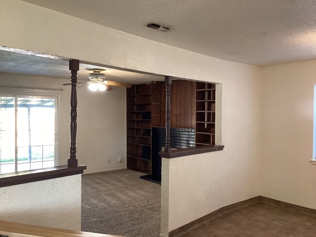 Building Photo - 487 W San Jose Ave