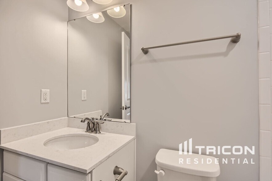 Building Photo - 2077 Morton Dr