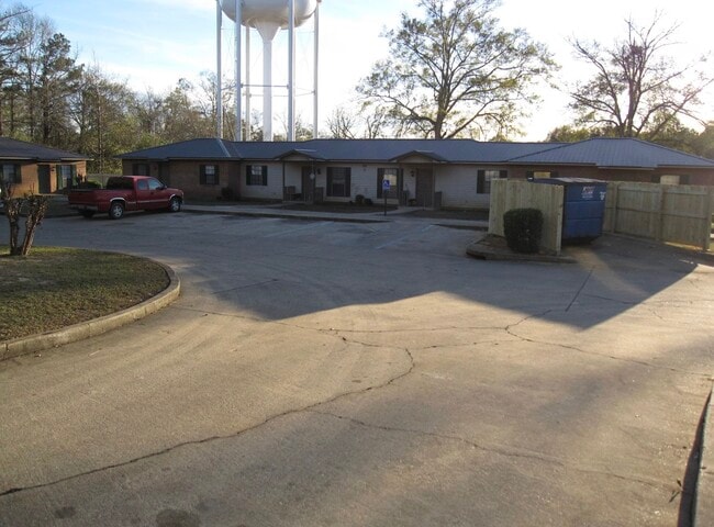 Building Photo - 206 Edgewood Dr